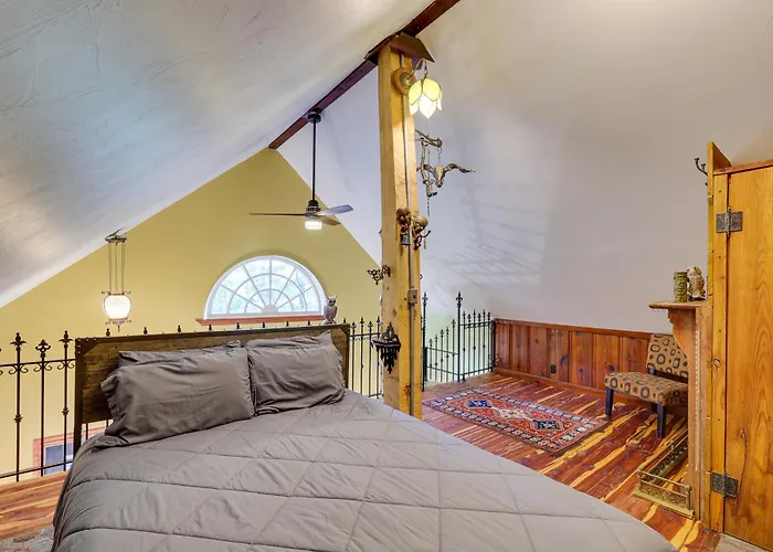 Pet-Friendly Eureka Springs Rental W/ Private Deck