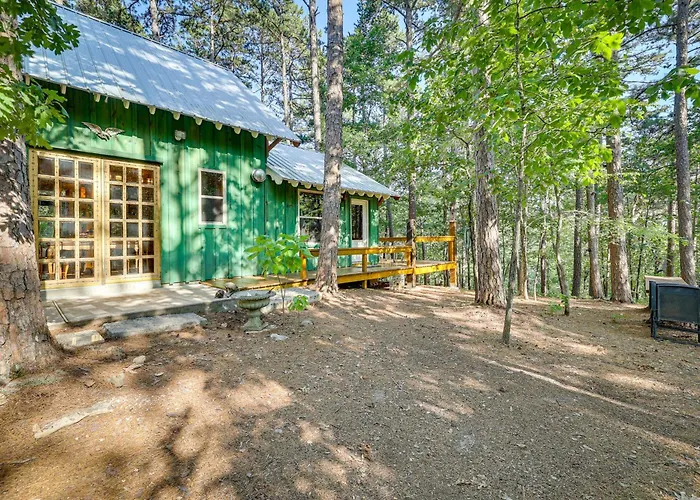 Pet-Friendly Eureka Springs Rental W/ Private Deck